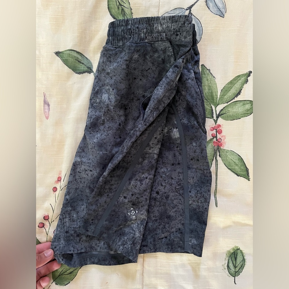 PACE BREAKER LULULEMON SIZE SMALL. Lululemon lab